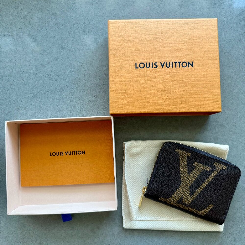 LOUIS VUITTON Zippy Coin Purse - Authentic
